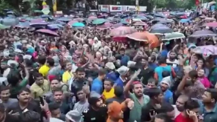 बांग्लादेश में प्रदर्शन करते हिंदू