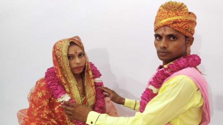 अतीक अहमद की बेटी ने की घर वापसी, अब कहलाएँगी ‘आरती श्रीवास्तव’: वैदिक विधि-विधान से प्रेमी जयवीर के साथ किया विवाह