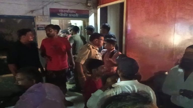 बरेली में राज और राहुल बनकर हिंदू लड़कियों को झाँसा दे रहे थे मुस्लिम युवक, लोगों ने पहले पीटा फिर पुलिस को सौंपा: मोबाइल में मिले कई लड़कियों से चैट-अश्लील फोटो