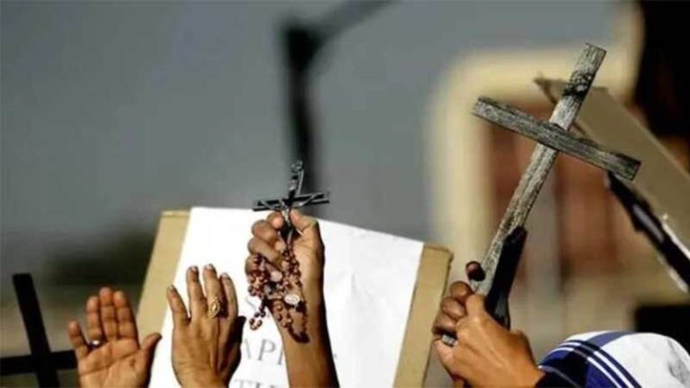 गाजियाबाद के हिंदू दंपती को परिजन ही ईसाई बनने के लिए कर रहे प्रताड़ित, भतीजा घर में लेकर आता है पादरी: इनकार करने पर सास-ससुर करते हैं पिटाई