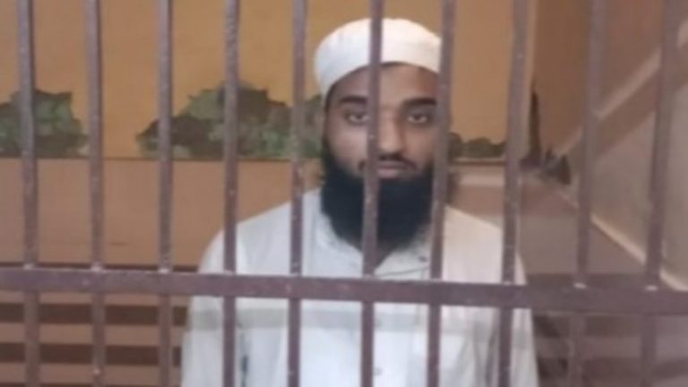 13 साल के बच्चे को रात को कमरे में बुलाता था मौलवी, फेल कराने का डर दिखा कर करता था कुकर्म: मदरसे में दीनी तालीम देने वाले साकिब को यूपी पुलिस ने दबोचा
