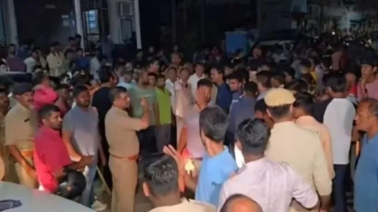 मस्जिद के आगे जुटी मुस्लिम भीड़ ने रोका गणेश विसर्जन का जुलूस, श्रद्धालुओं पर लाठी-डंडे और पाइपों से हमला: कहा – बंद करो DJ