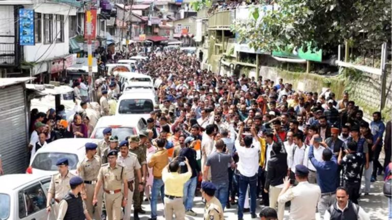 इलाके में कुछ सौ मुस्लिम, लेकिन मस्जिद बन रही तीन मंजिल की: स्थानीय लोग बोले- सरकारी जमीन पर बनी है इमारत, शिमला-मंडी के बाद बिलासपुर में उठ रहे सवाल