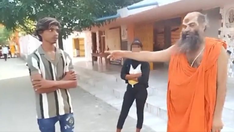 अमेठी के मंदिर में हिन्दू लड़की संग घूम रहा था मुस्लिम युवक, सवाल पूछने पर बताया फर्जी नाम: महंत ने पकड़ कर पुलिस को सौंपा, सख्त कार्रवाई की उठाई माँग