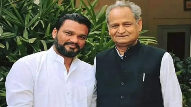 कॉन्ग्रेस MLA की फोन टैप रिकॉर्डिंग सुनते थे अशोक गहलोत: राजस्थान के पूर्व CM की पोल उनके ही OSD रहे लोकेश शर्मा ने खोली, बताया- क्लिप लीक करने के दिए थे ऑर्डर