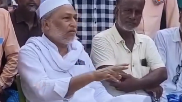 ‘जेल में 90% लोग हमारे ही हैं, अंदर ही तुम्हारी दुर्गति करवा देंगे’: RJD विधायक मुहम्मद इज़हार असफ़ी ने खुलेआम सरकारी शिक्षक को धमकाया, सामने आया Video