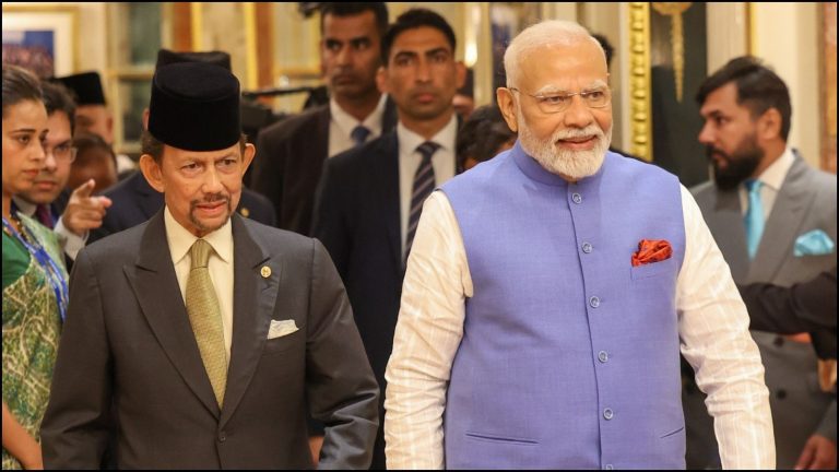 ब्रुनेई के सुल्तान बोल्‍किया से मिले PM मोदी, बताया ‘एक्ट ईस्ट पॉलिसी’ का महत्वपूर्ण हिस्सा: कहा- सांस्कृतिक परम्पराएँ हमारे मजबूत संबंधों का आधार