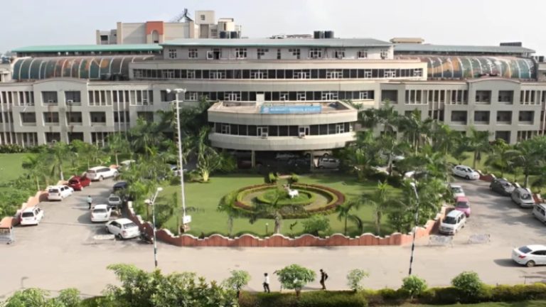 MBBS में एडमिशन के लिए अभ्यार्थी बन गए अल्पसंख्यक, फर्जी प्रमाण-पत्र भी बनवाया: जाँच के बाद 20 कैंडिडेट्स का नामांकन रद्द