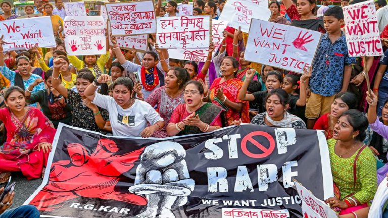 रात को सड़क पर अर्धनग्न हालत में बेहोश मिली नाबालिग लड़की, ट्यूशन पढ़ने गई थी: पश्चिम बंगाल में फिर से दरिंदगी