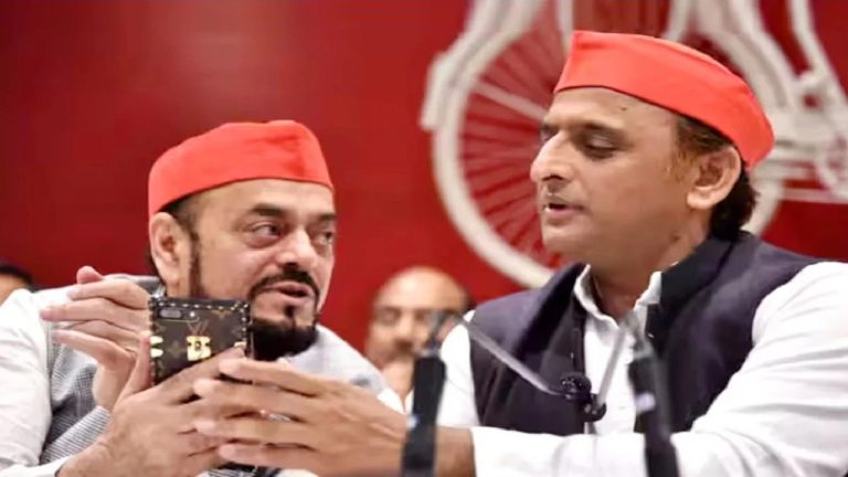 हरियाणा का बदला UP में, UP का बदला महाराष्ट्र में… INDI गठबंधन में चल रहा एक-दूसरे को निपटाने का खेल: जो सीटें माँग रही सपा उन पर MVA ने उतारे उम्मीदवार, बोले अखिलेश यादव- कुर्बानी नहीं दूँगा