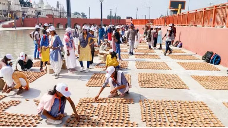 28 लाख दीपों से जगमग होंगे 55 घाट, 50 क्विंटल फूलों से सजेगा राम मंदिर… अयोध्या में प्राण-प्रतिष्ठा के बाद पहली दीवाली: 30 हजार स्वयंसेवक सँभालेंगे जिम्मेदारी
