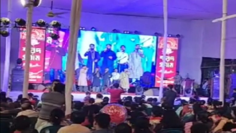 बांग्लादेश में दुर्गा पूजा के मंच पर चढ़ जबरदस्ती गाया इस्लामी गाना: फेक वीडियो बता मामले को दबाने की कोशिश, फैक्ट चेक के बाद 6 गिरफ्तार