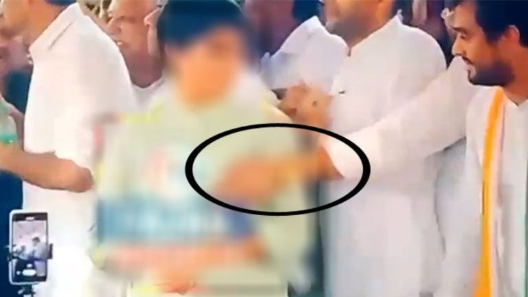 हरियाणा में कॉन्ग्रेस के मंच पर महिला नेता के साथ छेड़छाड़, कुमारी शैलजा ने की कार्रवाई की माँग: पूर्व सीएम के सांसद बेटे दीपेंद्र हुड्डा भी वहाँ थे मौजूद