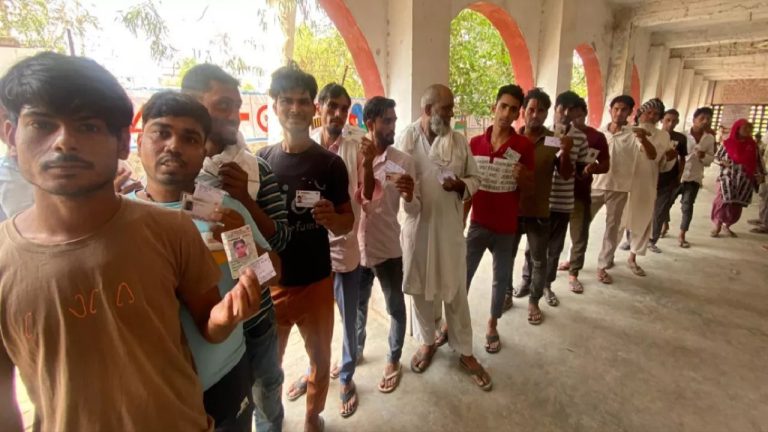 हरियाणा विधानसभा चुनाव में वोटिंग के दौरान कई जगह हिंसा, फर्जी मतदान को लेकर झड़प: कुल 61.19% मतदान, मेवात में सबसे ज्यादा पड़े वोट