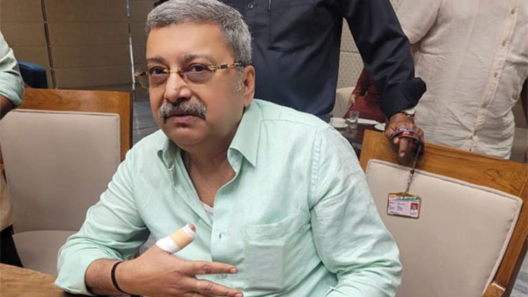 खुद को लहूलुहान करने वाले TMC सांसद कल्याण बनर्जी सस्पेंड: वक्फ बिल पर JPC की बैठक में मेज पर पहले मारा मुक्का, फिर पटक कर फोड़ दी थी काँच की बोतल