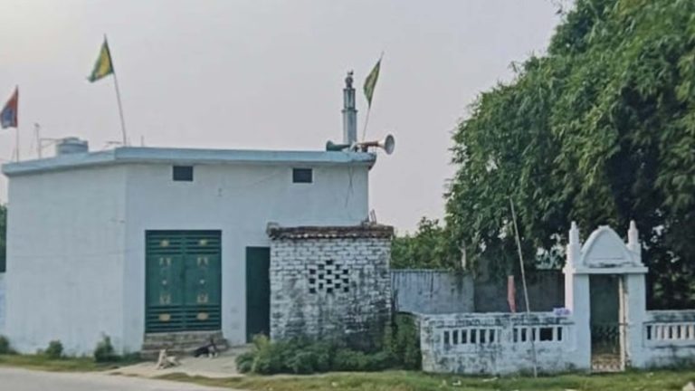 सरकारी जमीन पर खड़ी कर दी मस्जिद, गिराने की उठी माँग तो दाऊद इब्राहिम के नाम से धमकी: जानिए क्या है मामला, क्यों कुशीनगर के हिंदू कर रहे विरोध