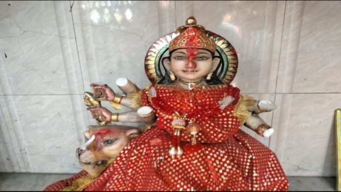 माँ दुर्गा की खंडित प्रतिमा