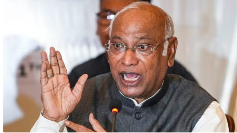‘BJP आतंकियों की पार्टी… लिंचिंग और जनजातियों के सिर पर पेशाब करती है’: कॉन्ग्रेस प्रमुख खड़गे के विवादित बोल, RSS पर भी निकाली कुंठा
