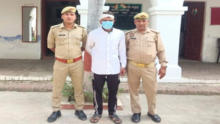 ‘मोबाइल नंबर माँग रहा हूँ, तुझे समझ में नहीं आ रहा’: अमजद ने साथियों सहित हिंदू लड़कियों को दुकान में खींचा, गर्दन पर चाकू रख धमकाया; बचाने गए दलित की भी पिटाई