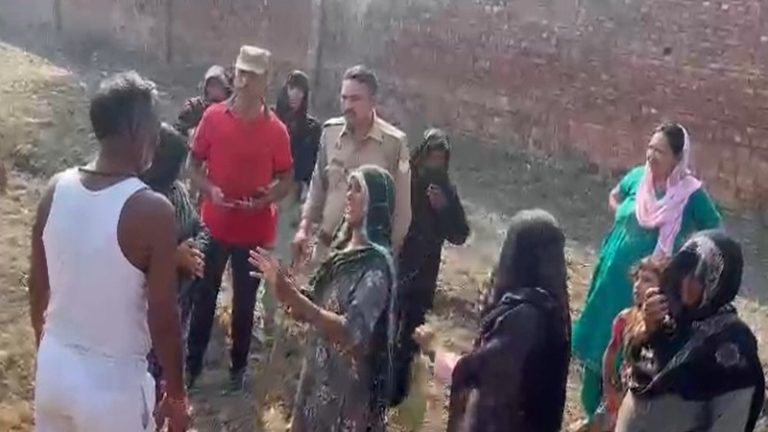 जहाँ पकड़ा गया था आतंकी नदीम, वहीं के जैन परिवार की करोड़ों की जमीन हड़प रहा मुस्लिम समुदाय: पुलिस के आगे ही खातूनों ने किया हंगामा