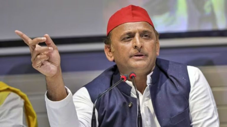 बेटा-बेटी-भतीजा-बीवी… यूपी उपचुनाव में परिवार के भीतर सिमटा सपा का PDA