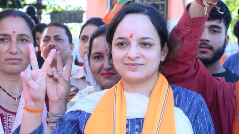 जिसके पिता-चाचा को इस्लामी आतंकियों ने गोलियों से भूना, उसने किश्तवाड़ में खिलाया ‘कमल’: जीत के बाद बोलीं शगुन परिहार- हर बच्चे के सर पर पिता का साया हो