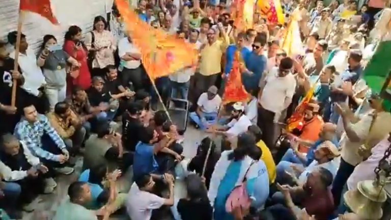 अवैध है जामा मस्जिद, इसे गिराओ: अब हिमाचल के कुल्लू में सड़क पर हिंदू, ‘धर्म जागरण यात्रा’ और हनुमान चालीसा पाठ से जताया विरोध; वैध बता रहा प्रशासन