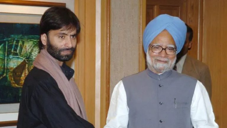 गाँधीवाद की आड़ लेकर सजा से बचने की कोशिश कर रहा कश्मीरी आतंकी यासीन मलिक: अपहरण, हत्या, आतंकवाद और टेरर फंडिंग के मामलों में रहा है शामिल