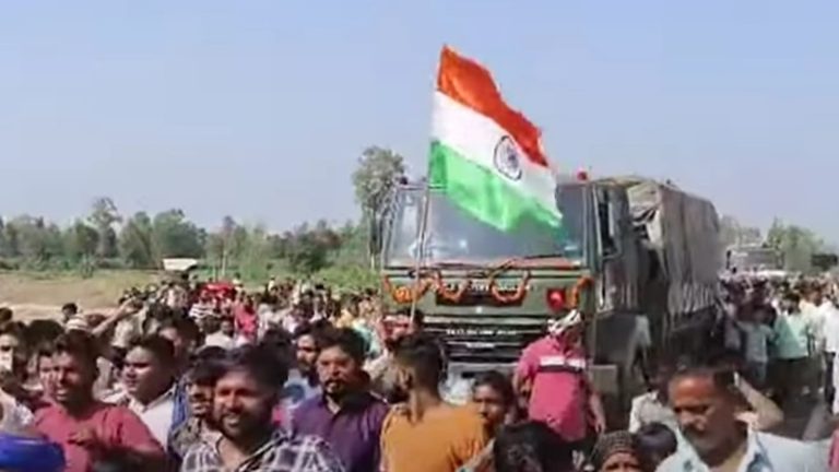 इंतजार करते-करते माता-पिता, पत्नी-पुत्र सबकी हो गई मौत… 56 साल बाद घर आया बलिदानी जवान का शव: पौत्र ने दी मुखाग्नि, मजदूरी कर जीवनयापन कर रहे परिजन