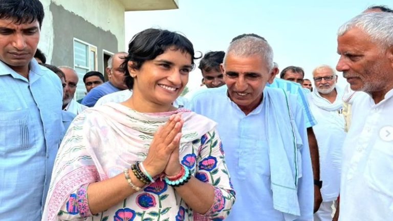 इतना तो गिरगिट भी नहीं बदलता रंग, जितने विनेश फोगाट ने बदल लिए