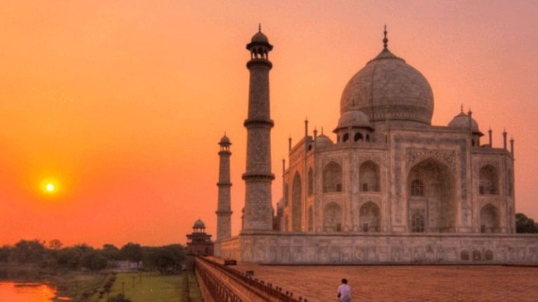 आगरा के जिस पार्क से ताजमहल को निहारते थे सैलानी, उसकी 6 बीघा जमीन एक किसान ने ट्रैक्टर से जोत दी; बाड़ लगा प्रवेश किया प्रतिबंधित: जानिए क्यों