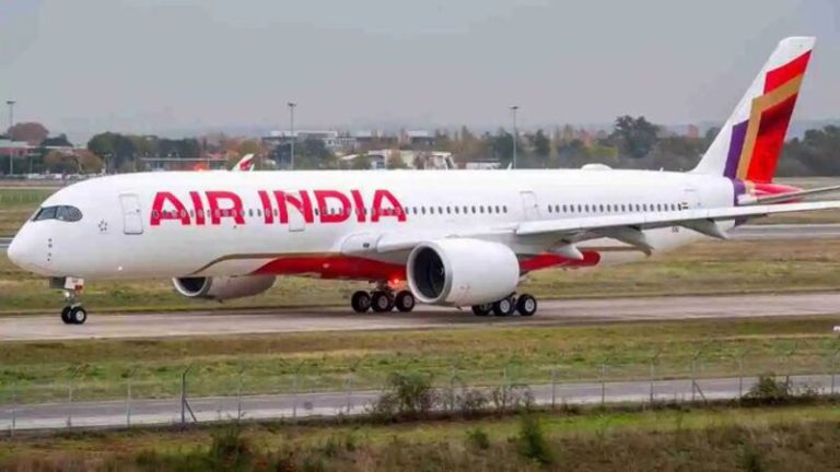 एयरइंडिया की फ्लाइट में मिला कारतूस, चेकिंग के वक्त सीट पॉकेट से निकला: पुलिस जाँच में जुटी, दुबई से दिल्ली आया था विमान