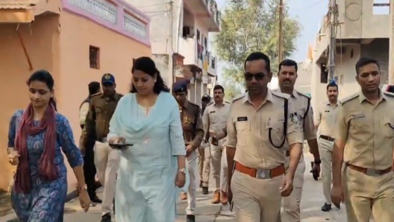 बाबा नवनाथ की समाधि को बता रहे दरगाह, हिंदुओं ने भगवा से रंगा तो मुस्लिम भड़के: पुलिस के सामने ही की पत्थरबाजी, मध्य प्रदेश के बुरहानपुर का मामला