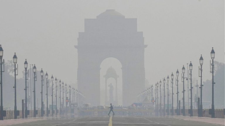 पटाखे बुरे, गाड़ियाँ गलत, इंडस्ट्री भी जिम्मेदार लेकिन पराली पर नहीं बोलेंगे: दिल्ली के प्रदूषण पर एक्शन के लिए ‘लिबरल’ दिमाग के जाले साफ़ करना जरूरी