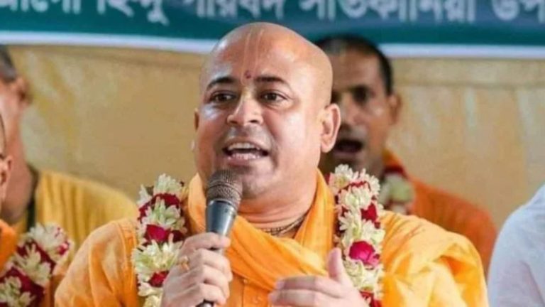 हम चिन्मय कृष्ण दास के साथ, बांग्लादेश में हिंदुओं और मंदिरों की सुरक्षा हो सुनिश्चित: जानिए संत की गिरफ्तारी पर इस्कॉन को क्यों क्लियर करना पड़ा अपना स्टैंड