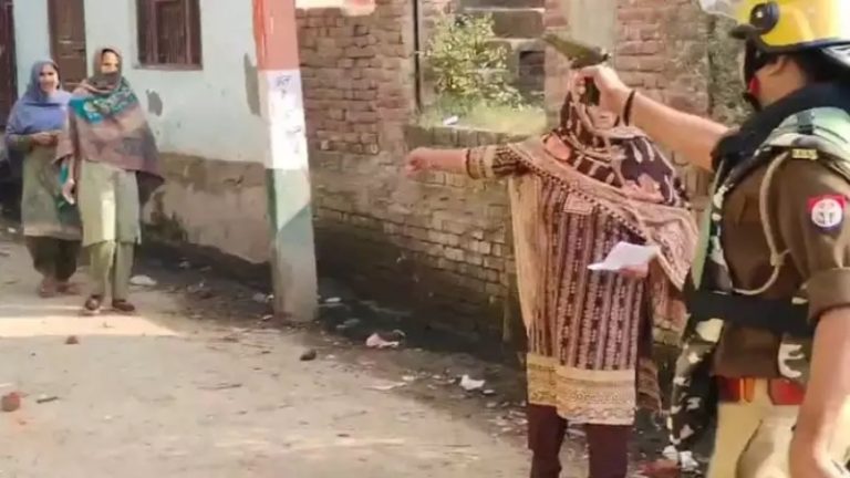 सपा और AIMIM के गुंडों की लड़ाई, फिर UP पुलिस पर जानलेवा हमला और पथराव: मीरापुर मतदान के दिन हिंसा मामले में 28 (सभी मुस्लिम) नामजद + 120 अज्ञात के खिलाफ FIR