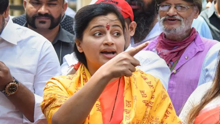 महाराष्ट्र में चुनाव प्रचार के दौरान नवनीत राणा पर हमला, बोलीं BJP नेत्री- अल्लाहू अकबर के नारे लगा किए गंदे इशारे: आमिर ने दी थी गैंगरेप की धमकी