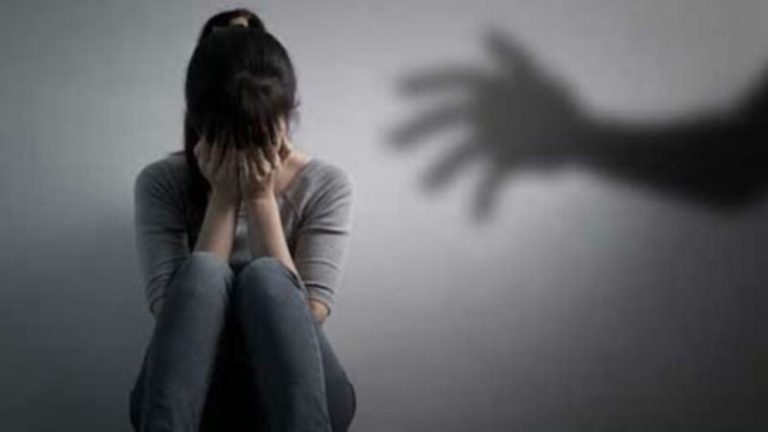 नाबालिग से 10 युवकों ने किया रेप, Video बनाकर कहा- जब बुलाएँगे, आना होगा: पीड़िता की माँ बोली- शिकायत करने पर SC-ST एक्ट में फँसाने की दी धमकी, बिहार के दरभंगा की घटना