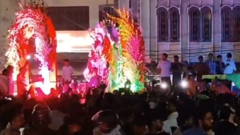 लक्ष्मी-गणेश विसर्जन जुलूस पर पथराव, मीडिया की रिपोर्टों में प्रतिमा क्षतिग्रस्त होने का भी दावा… लेकिन ‘अफवाह’ बता रही है सिद्धार्थनगर पुलिस