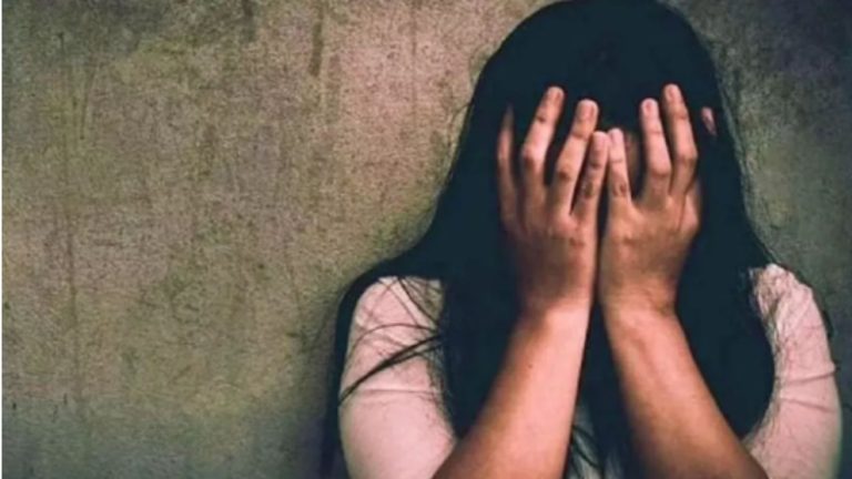 ओडिशा में जनजातीय युवती को दी प्रताड़ना, खिलाया मल, फसल पर ट्रैक्टर चढ़ाने को लेकर हुआ था विवाद: FIR दर्ज