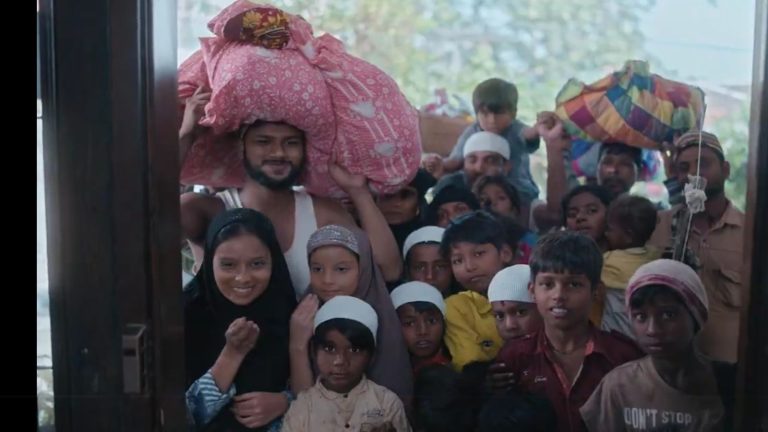 घर की बजी घंटी, दरवाजा खुलते ही अस्सलाम वालेकुम के साथ घुस गई टोपी-बुर्के वाली पलटन, कोने-कोने में जमा लिया कब्जा: झारखंड चुनावों का ये Video देखा क्या