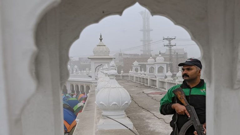 लाहौर में हिंदू तीर्थयात्री की गोली मारकर हत्या, परिवार के साथ जा रहे थे दर्शन के लिए ननकाना साहिब: अपराधियों ने लाखों रुपए की नकदी और समान भी लूटा
