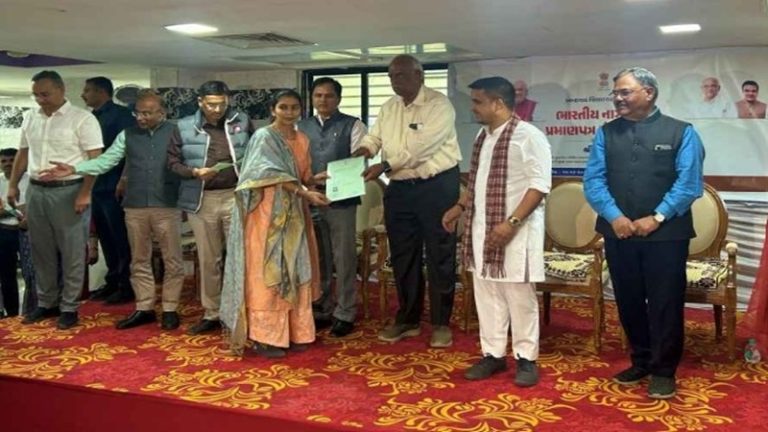 जिस हिंदू बच्ची का पाकिस्तान में हुआ जन्म, वो भारत आकर बनी डॉक्टर, CAA के कारण बदली किस्मत: अब तक 1222 लोग बने हिंदुस्तानी
