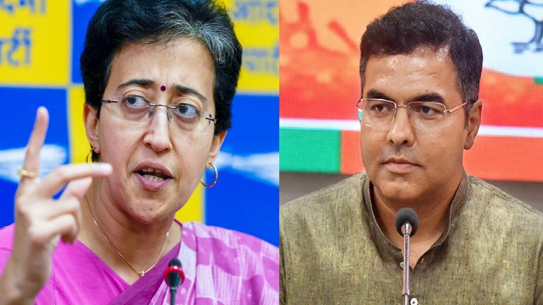 वोट के लिए BJP नेता प्रवेश वर्मा के घर पर महिलाओं के बीच बाँटे गए ₹1100 का लिफाफा: दिल्ली की CM ने किया जो दावा, जानिए क्या है उसकी सच्चाई