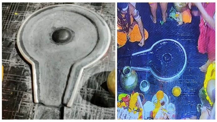 देवघर स्थित बाबा बैजनाथ मंदिर का शिवलिंग