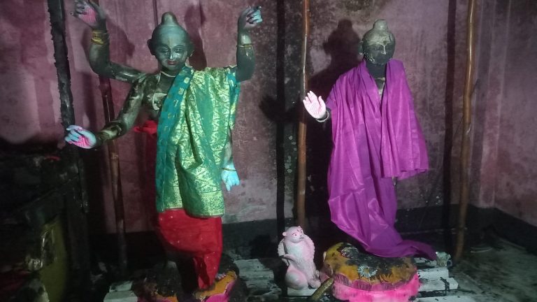 रात के अँधेरे में फूँक दिया ढाका का इस्कॉन मंदिर, देवी-देवताओं की प्रतिमा में लगाई आग: बांग्लादेश में इस्लामी कट्टरपंथियों ने जबरन बंद करवाया था सेंटर
