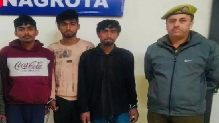 जम्मू में दंगा भड़काने के लिए मरे हुए गाय-बछड़ों को हिंदू बहुल इलाकों में देते थे फेंक, पुलिस ने मुख्तियार, तारिक और आरिफ को पकड़ा