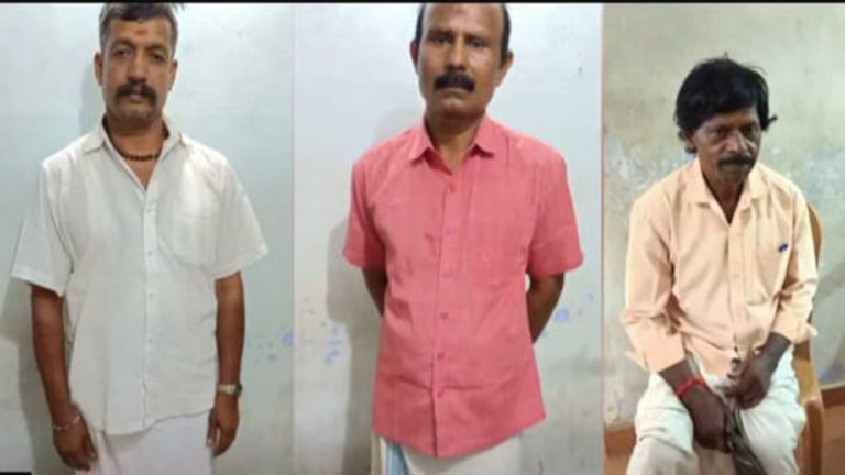 केरल के सरकारी स्कूल में मन रहा था क्रिसमस, हिंदू कार्यकर्ताओं ने पूछा- जन्माष्टमी क्यों नहीं मनाते: टीचरों ने लगाया अभद्रता का आरोप, पुलिस ने किया गिरफ्तार