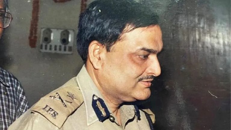 मूँछ पर ताव, धमकी- निकलब त दू मूड़ी काटब… पर बाहुबली MLA से डरे नहीं किशोर कुणाल, मंत्री के विमान से खिंचवा लिया: पलामू की वो कहानी जो ‘दमन तक्षकों का’ में है दर्ज
