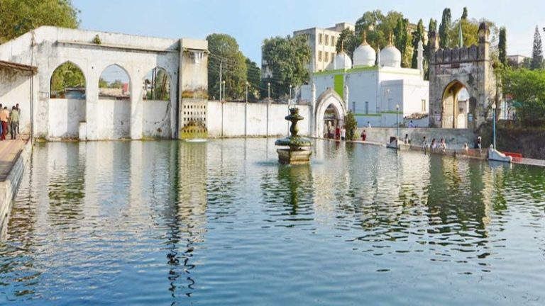 अब महाराष्ट्र वक्फ बोर्ड ने 103 किसानों की जमीनों पर ठोका दावा, खाली करने का दिया नोटिस: जानिए वक्फ संपत्ति के नाम पर कहाँ-कहाँ की गई ऐसी दुस्साहस